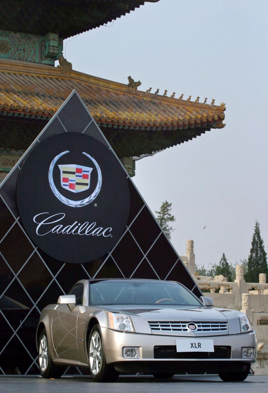  Cadillac XLR Roadster 2004 года  (фото 48 из 128)
